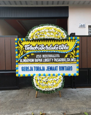 Papan Bunga Duka di Onan Runggu