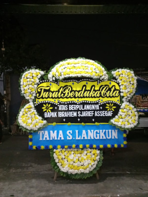 Papan Bunga Duka di Onan Runggu